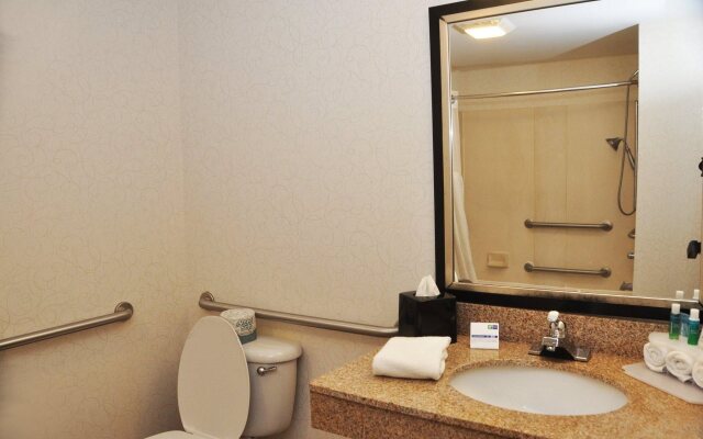 Holiday Inn Express & Suites Lancaster by IHG