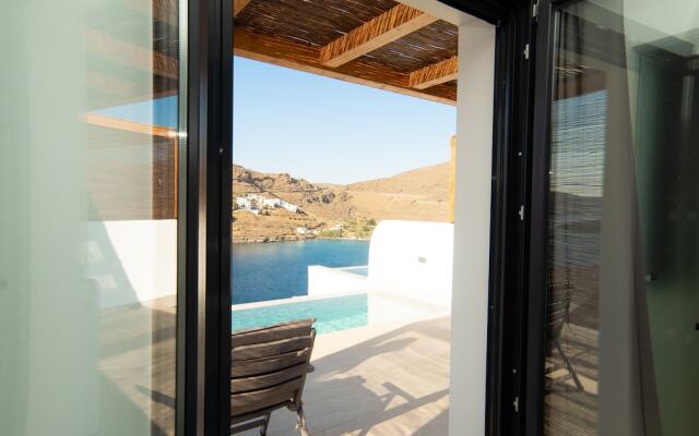 Ble Kythnos Suites