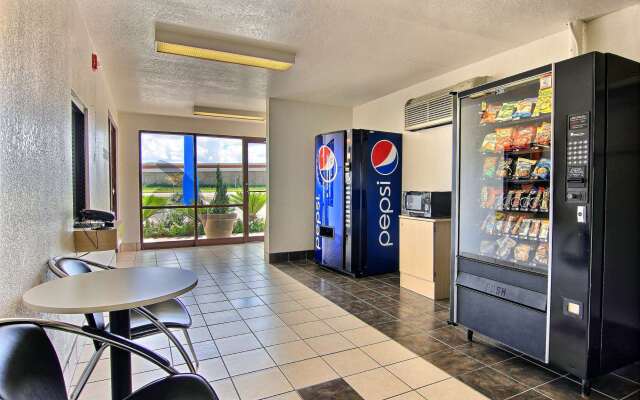 Motel 6 Kingsville, TX