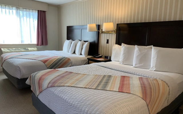 Coachman Inn & Suites