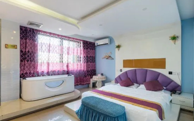 Light Stay·Noli Theme Hotel (Shanghai Fengxian Nanqiao Branch)