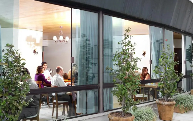 Serrano Apart Hotel