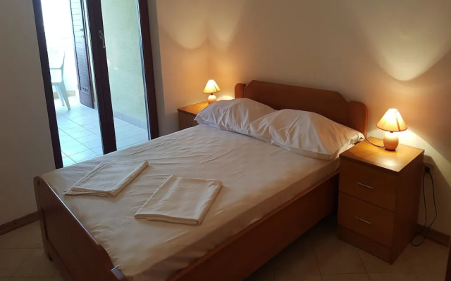 Maru Apartments