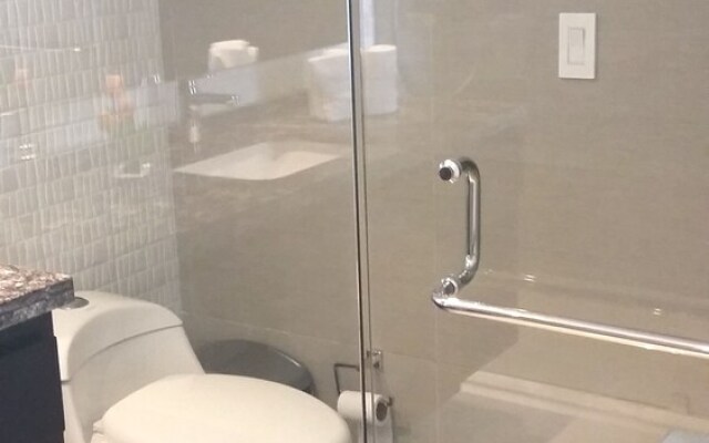 H2 LUXURY 3 Bedroom Apartment