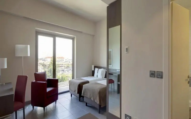 Inn Naples Airport