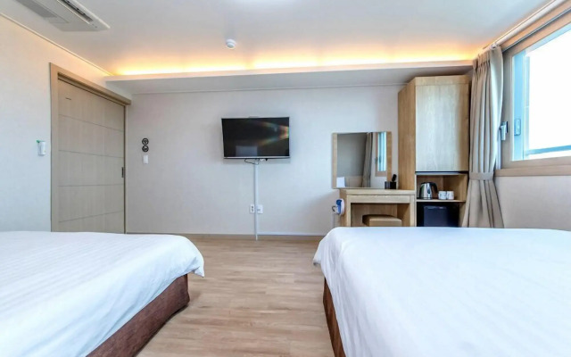 Jungmoon J Hill & City Hotel