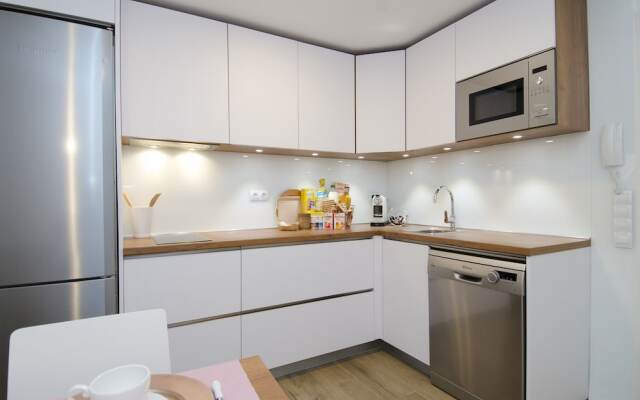 Hellenhost Gran Vía V