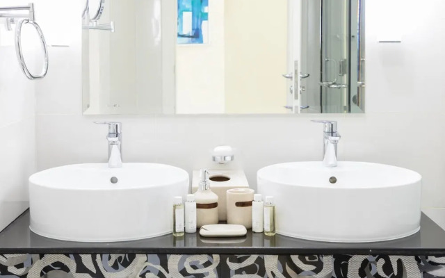 Luxury Urban Retreat w Burj Khalifa Views