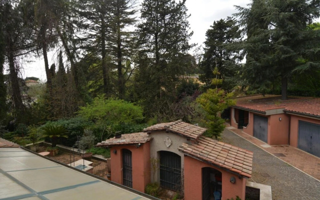 Villa Castelli Romani with Garden