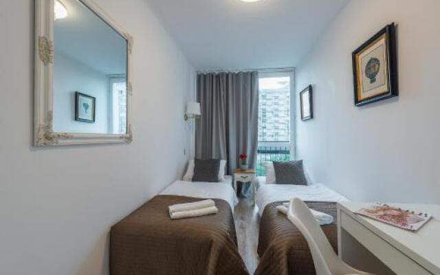 Ajax Apartments Rondo Onz