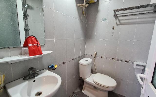 Reddoorz near Tran Duy Hung Street 3