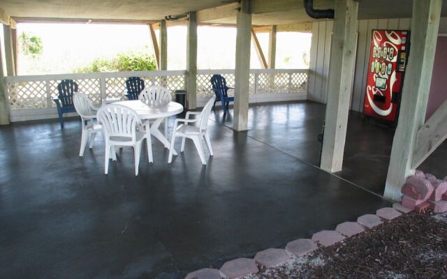 Beach House Inn and Suites