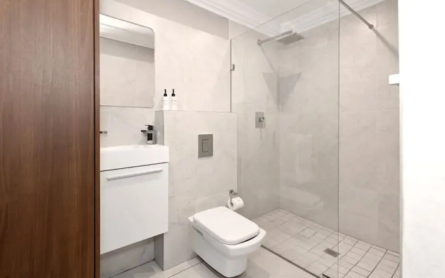 Modern En-suite Room Rooftop Terrace Central