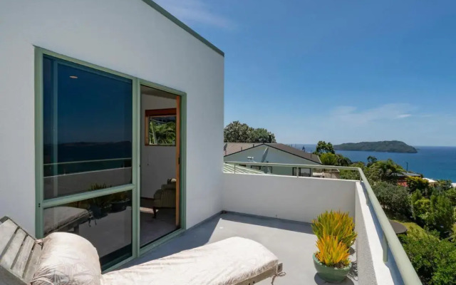 Picturesque on Paku - Tairua Holiday Home