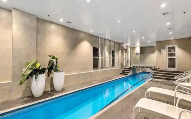 Stylish Central City 1-Bedroom With Patio