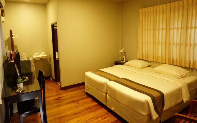 Baan Klang Aow Beach Resort