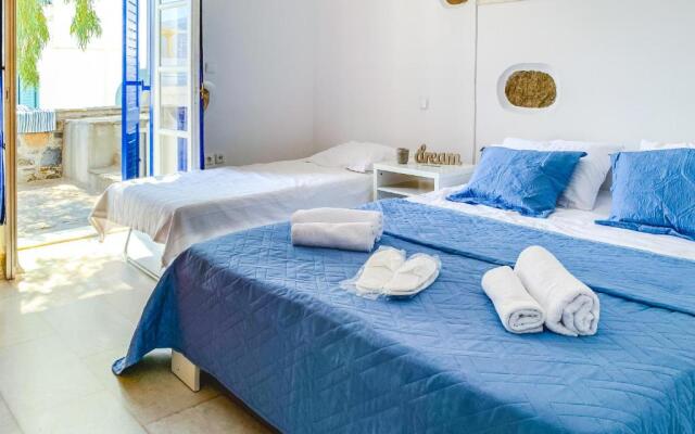 Blue & White: An Absolute Aegean dream house