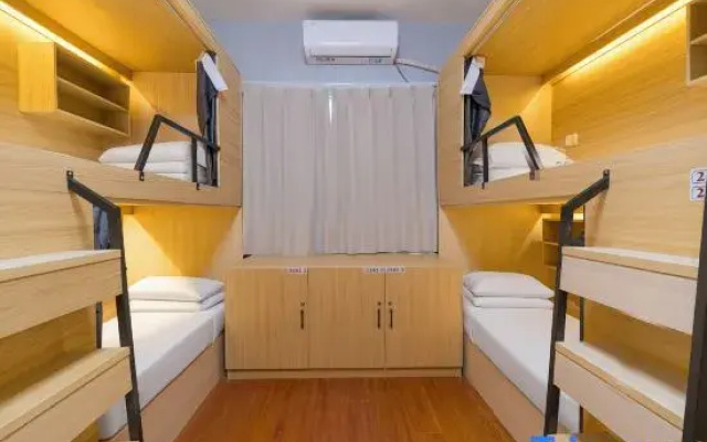 Zilanling Hostel (Zhongshan Scenic Area Houzaimen)