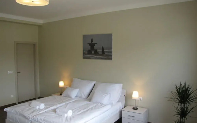 Empire of Liberty Apartment