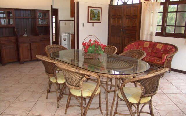 La Alhambra Apart Hotel