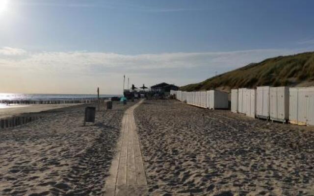 HUIS MARIANNE Bed by the Sea