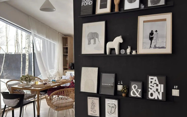 Дом Шелуха (Sheluha House) с уютной верандой