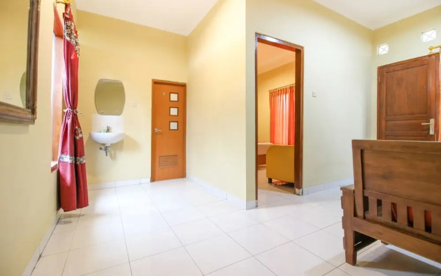RedDoorz near Desa Wisata Kasongan