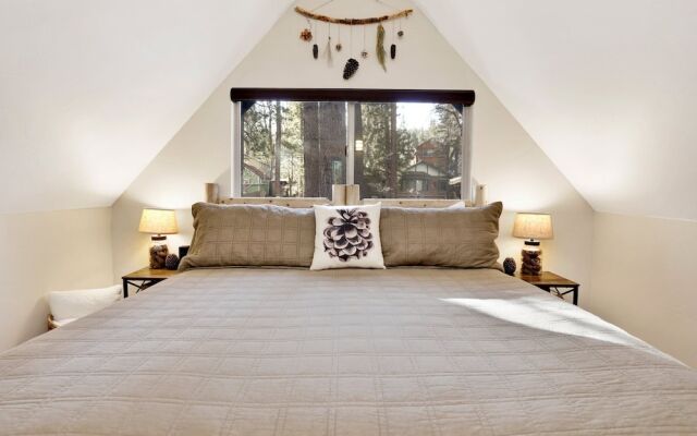 THE Teddy Bear Chalet #2257