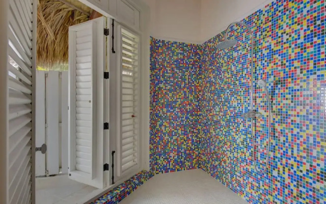 6 BR Beachfront Lush Oasis