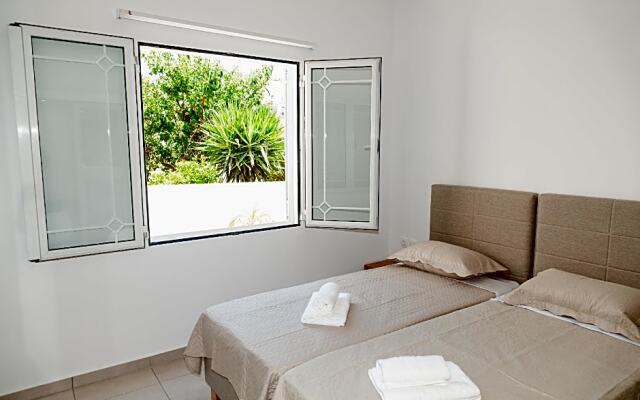 luxury villa for 4 persons with privete garden