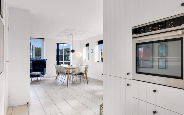 Holiday Home, 750m From Beach