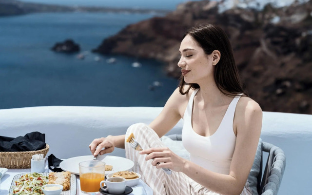 Ikies Santorini