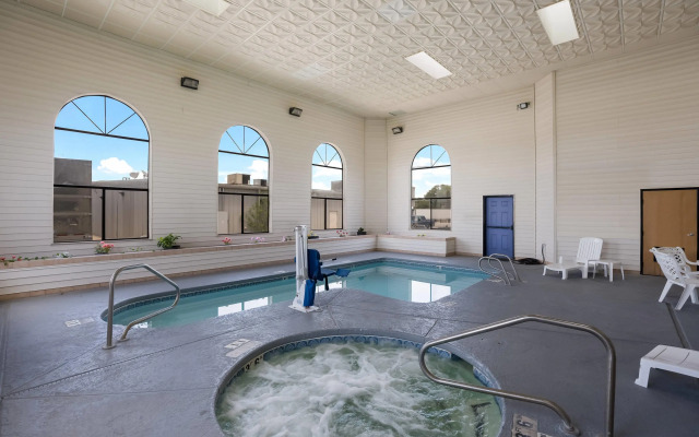 Quality Inn & Suites Junction