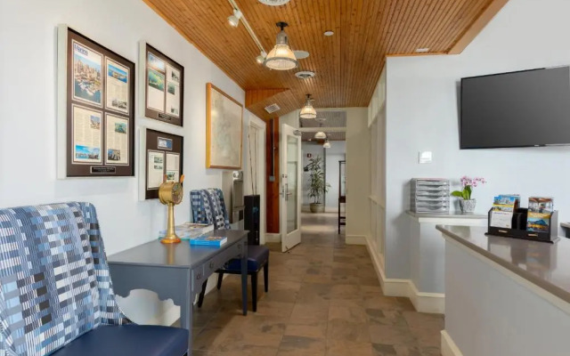 Boston Yacht Haven Inn & Marina