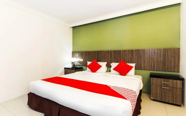 OYO 443 Crystal City Hotel