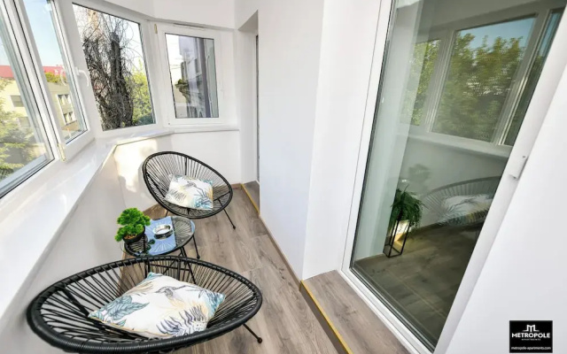 Metropole Apartments Central City