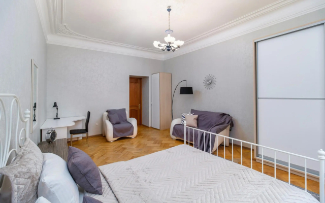 DeRent Aparts (ДеРент Апартс) на улице 8-я Советская 35