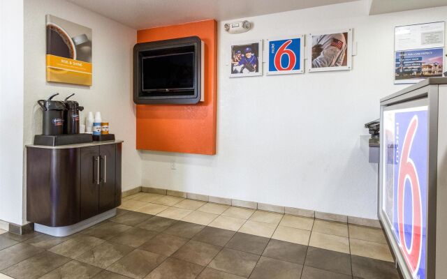 Motel 6 Tempe, AZ – Phoenix Airport – Priest Dr