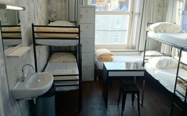 Amigo Hotel - Hostel
