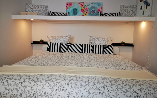 Private Couple Room On Caparica Poshtel
