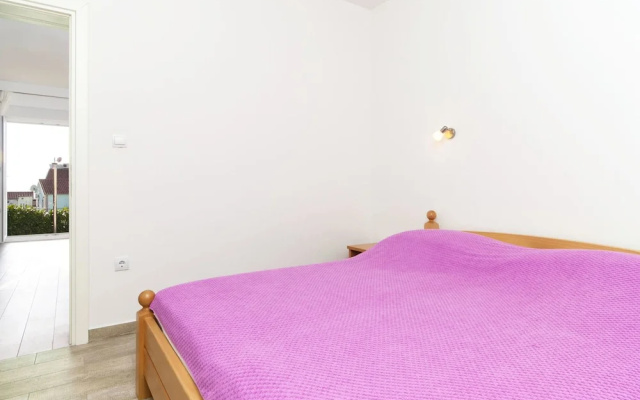 Spacious Apartment in Zecevo Rogoznicko With Terrace