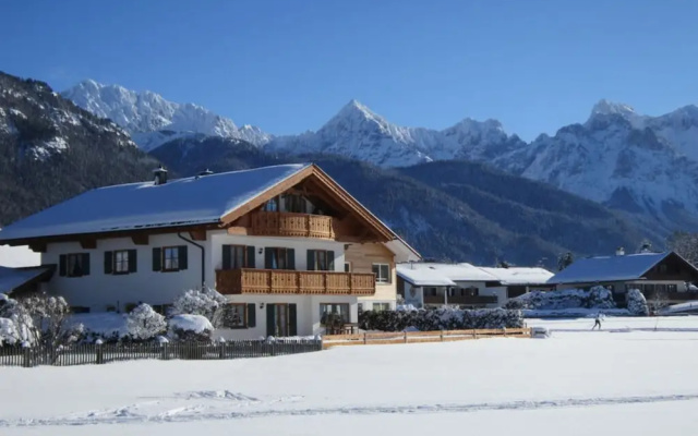 "karwendel" Modern Retreat