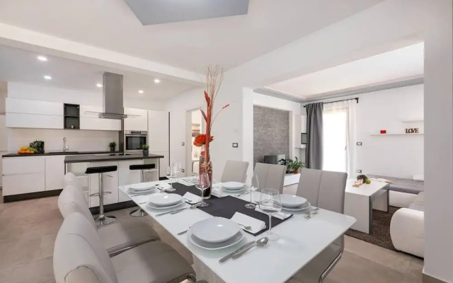 Charming 6-bed Villa in Vižinada