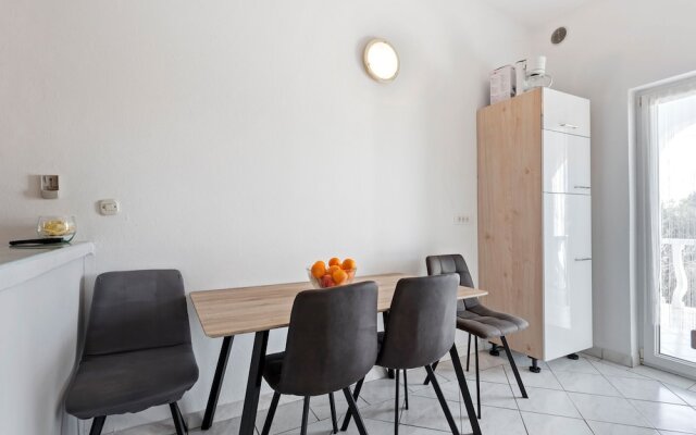 Modern Apartment in Vir With Balcony