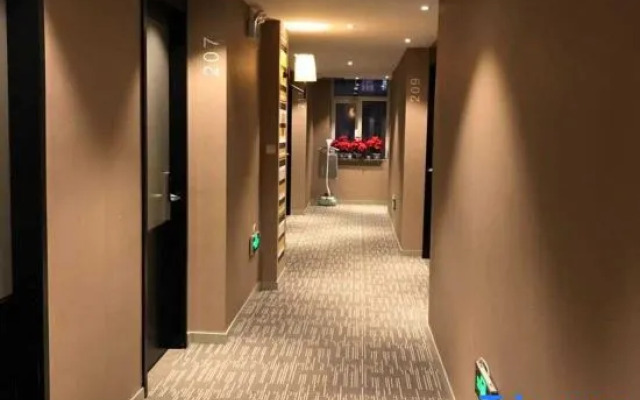 Yiju Collection Hotel (Mohe Beijixing Square)