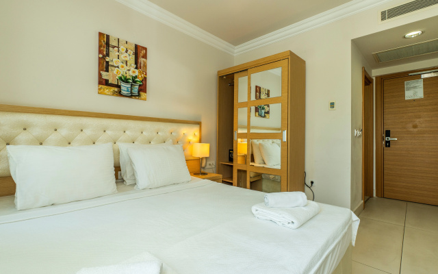 Dragut Point North Hotel