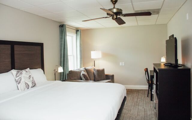 Country Squire Inn and Suites