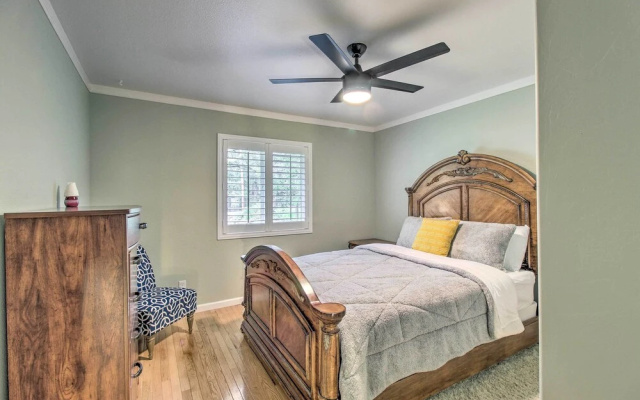 Cozy Pinetop Retreat w/ Yard & Heated Gazebo!