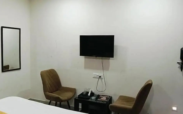 Fabhotel Red Pepper