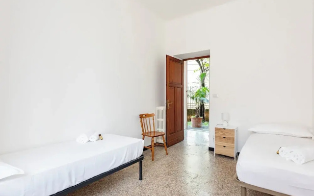 Spacious 2-bedroom flat near the beach
